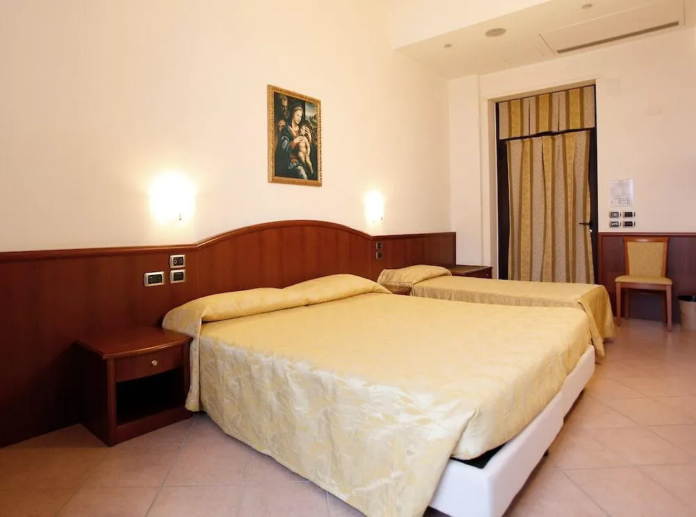 **  Garda Family House Hotel Castelletto Di Brenzone Italy