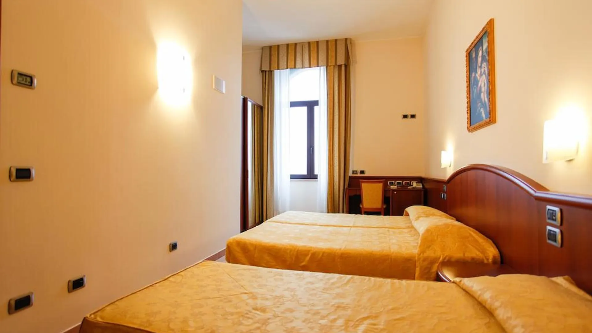 Hotel Garda Family House Castelletto Di Brenzone 2*,