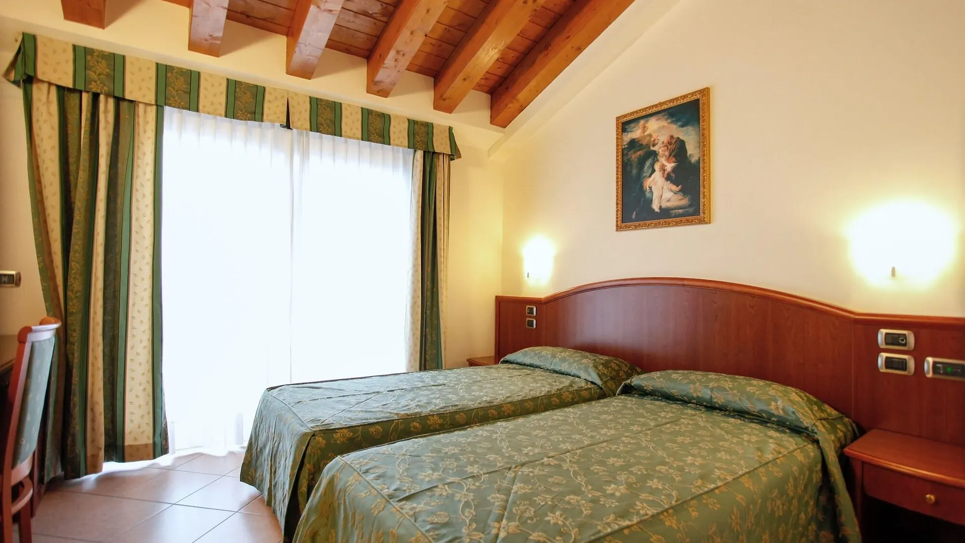 Hotel Garda Family House Castelletto Di Brenzone 2*,  Itálie